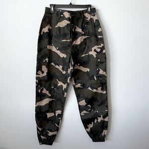NWT BOOHOO CAMO PRINT CARGO PANTS SIZE 10